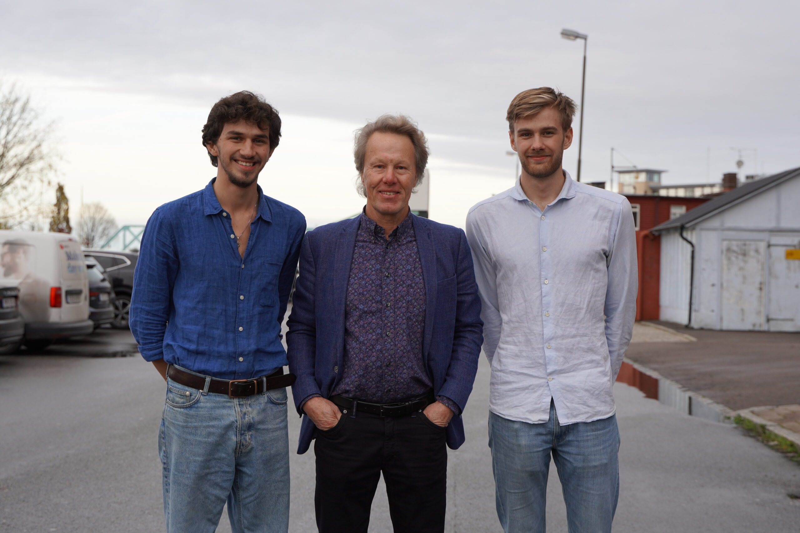 Daniel Vaknine (th) och Måns Skogman (th), grundare till Visslan tillsammans med Göran Bredinger (i mitten).